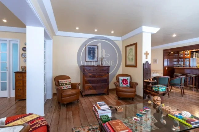 Imagem Apartamento de Luxo em Pinheiros: 4 Quartos, 2 Suítes, 5 Banheiros, 2 Vagas de Garagem, 224m² - São Paulo-SP.