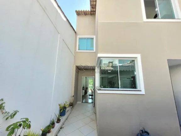 Imagem Linda casa triplex a venda no São Marcos com 3 quartos, suíte e quintal!