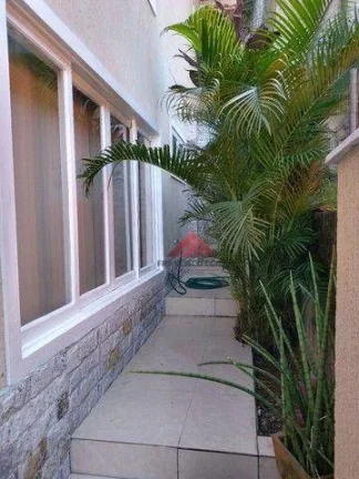 Imagem Casa com 4 quartos (1 suíte) à venda, 390 m²