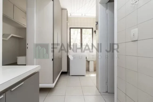 Imagem Venha conhecer este incrível apartamento com 3 quartos e 4 banheiros para alugar, com 225m² de pura sofisticação e conforto! Recentemente reformado,