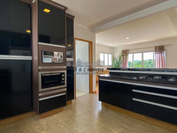 Imagem Casa à venda em Campos do Jordão – Com 4 dormitórios e vista exuberante