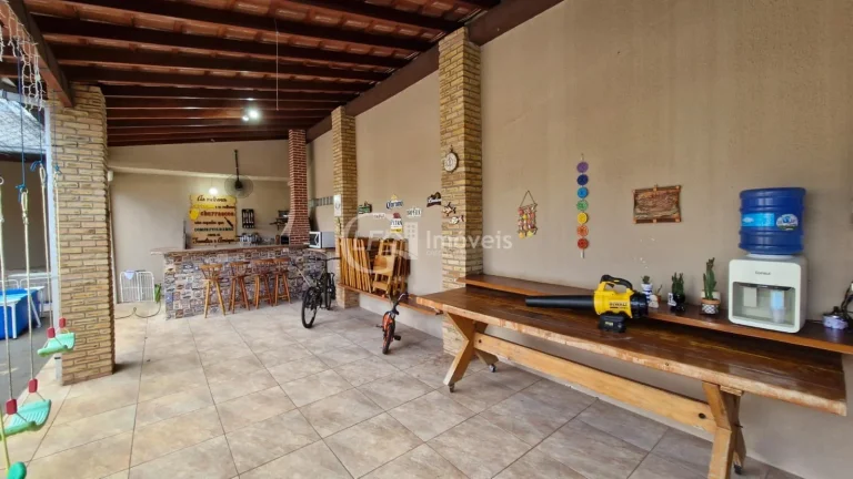 Imagem Você busca um imóvel que une conforto, espaço e potencial de investimento, essa casa no bairro Santo Antônio é a escolha ideal.