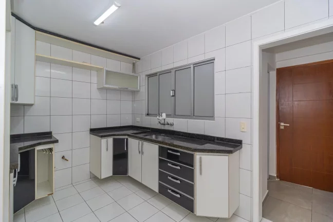 Imagem Sobrado de 3 quartos no bairro Campo Comprido