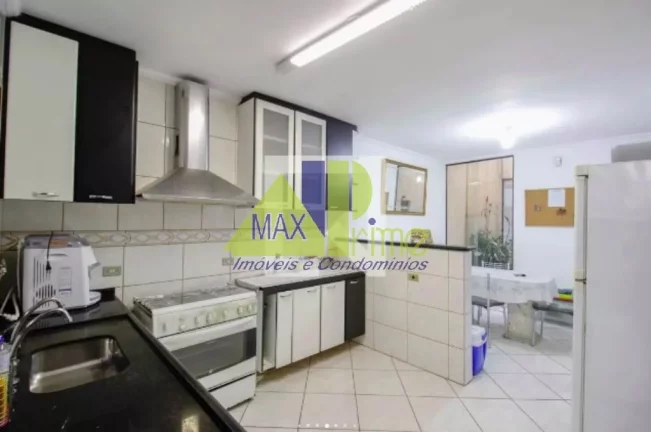 Imagem Oportunidade única: Casa espetacular para alugar no coração da cidade! 3 quartos amplos, churrasqueira, 5 vagas de garagem