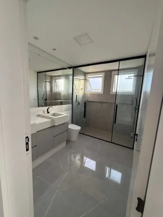Imagem Casa em condomínio com 4 suítes e 2 vagas de garagem
