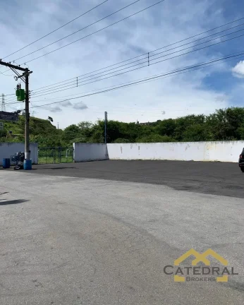 Imagem Galpão para locação no Condomínio dos Cristais, Bairro Gleba. Franco da Rocha/SP. Com 800m2 de área fabril, 200m2 de escritório, 300m2 de estacionamento (externo), 6 Banheiros, Espaço para refeitório, Pé direito 8m, energia trifásica sem caixa primaria,