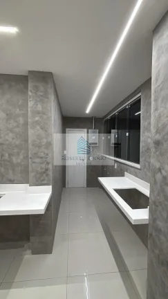 Imagem Apartamento à venda em Copacabana-RJ: 3 quartos, 1 suíte, 1 sala, 3 banheiros, 120m² de área. Venha conferir!