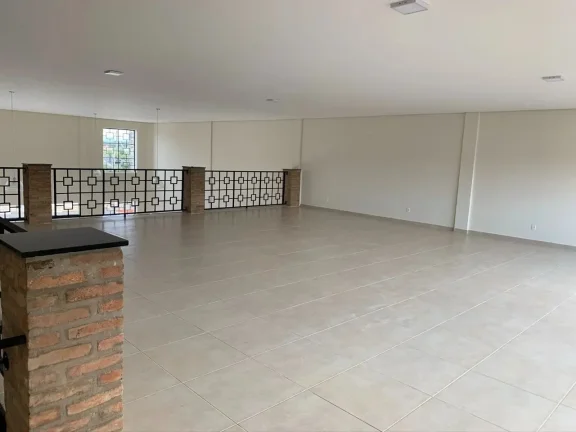 Imagem Salão Comercial de 400m² no Recanto das Rosas, Cerquilho-SP: 3 Banheiros, 4 Vagas de Garagem. Venha Conferir!