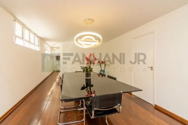 Imagem Luxuoso apartamento de 4 quartos e 3 suítes no Jardim Paulista, São Paulo - 260m², 3 salas, 2 vagas. Venha conhecer!