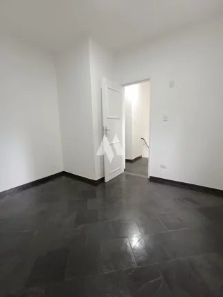 Imagem Sobrado com 3 Quartos e 2 banheiros à Venda, 98 m² por R$ 660.000