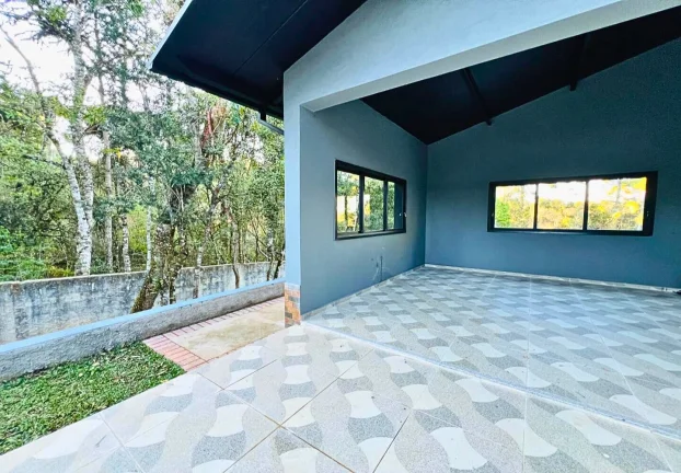 Imagem Refúgio Contemporâneo na Vila Siomara: Design, Terreno Plano e o Silêncio das Araucárias
