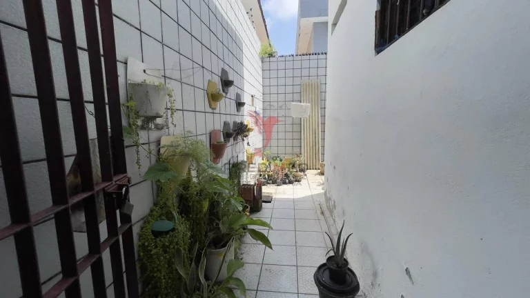 Imagem Casa à venda com 4 Quartos, 1 Suites, 3 Vagas, no Bessa – apenas 400m da praia!