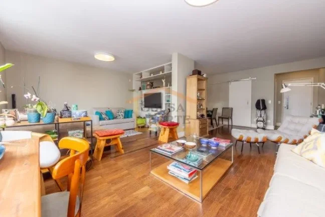 Imagem Apartamento à venda, com 129m², 2 dormitórios, sendo 1 suite e 3 banheiros. Planta ampla e bem di...