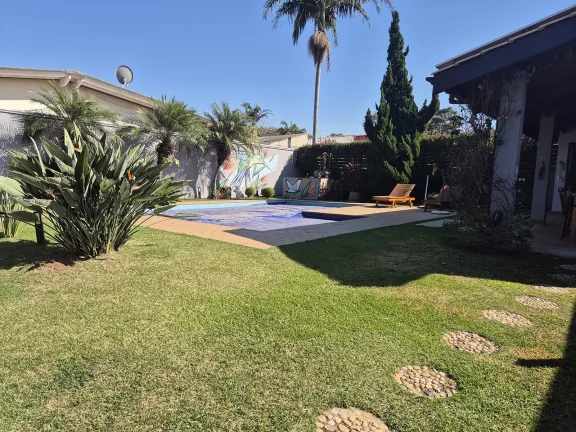 Imagem Casa térea à venda com 3 quartos, sendo 2 suítes, em Condomínio Flamboyant-B, Atibaia - SP