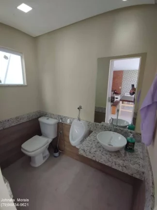 Imagem Casa de Alto Padrão na Aruana: 5 quartos, 4 suítes, posição Leste - Confira!
