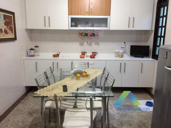 Imagem SÃO CAETANO Casa condomínio semi aberto com segurança particular, 280 metros, 3 dormitórios, 3 salas, 4 vagas com piscina, churrasqueira, lareira.