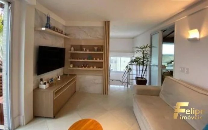 Imagem EXCELENTE OPORTUNIDADE! Cobertura duplex com vista para o mar, nada quadra da Praia de Itaparica.