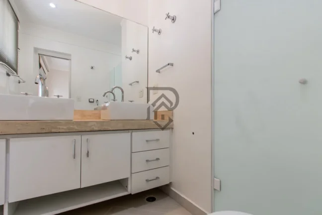 Imagem Apartamento reformado andar alto proximo metrô