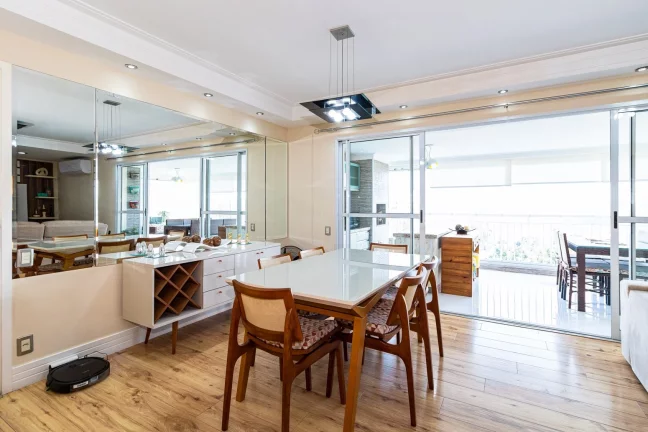 Imagem LINDO APARTAMENTO MOBILIADO 136,00 M ÁREA ÚTIL REFORNADO 3 SUÍTES VARANDA GOURMET ENVIDRAÇADA CINEMA SAUNA 2 VAGAS CONDOMÍNIO VÁRIOS ATRATIVOS