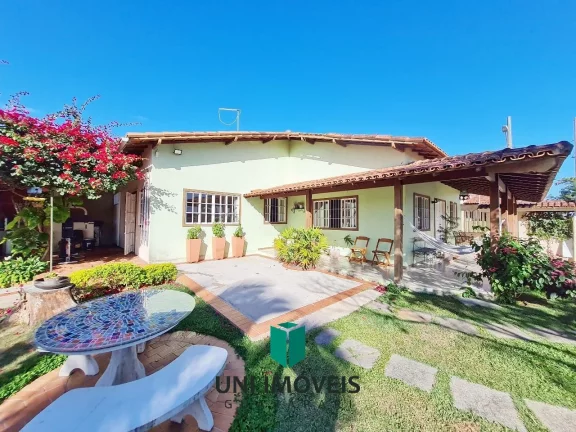 Imagem Linda casa com piscina, jardim e 902m² de terreno a venda na Enseada Verde - Guarapari