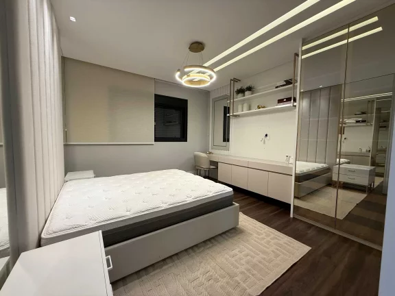 Imagem Casa mobiliada no Condomínio Caledônia com 2 suítes, 2 demi-suites e 4 vagas em Camboriú/SC