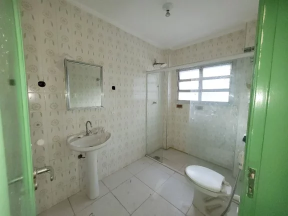 Imagem ASTÚRIAS - LOCALIZAÇÃO PRIVILEGIADA, UMA QUADRA DA PRAIA, AMPLO APARTAMENTO COM 100 M² ÚTEIS, GARAGEM DEMARCADA NO PRÉDIO, SERVIÇO DE PRAIA.