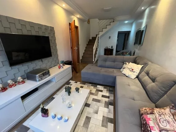Imagem Sobrado à Venda no Jardim Têxtil - 160 m² - 3 Quartos - 1 Suíte - 4 Vagas de garagem