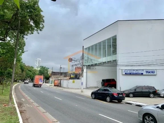 Imagem Galpão novo, com telhado térmico e pé direito de 9 metros, garantindo excelente ventilação e lu...