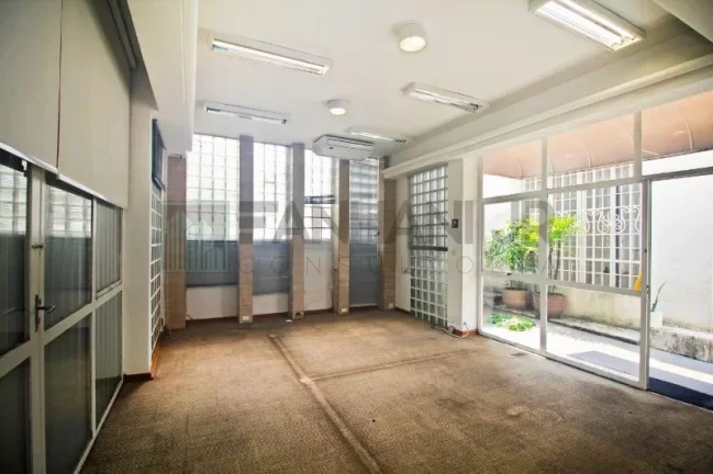 Imagem Casa Comercial de Alto Padrão para Locação no Jardim América, São Paulo-SP: 6 Salas, 6 Banheiros, 20 Vagas - 824m²!