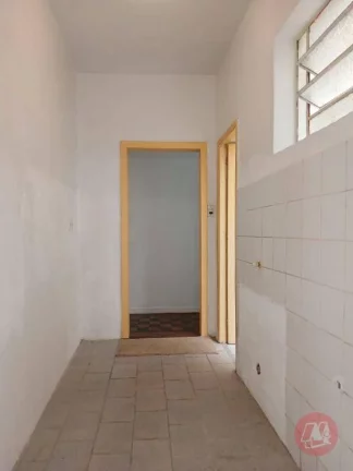 Imagem Próximo ao Hospital de Clinicas, térreo com 3 áreas.