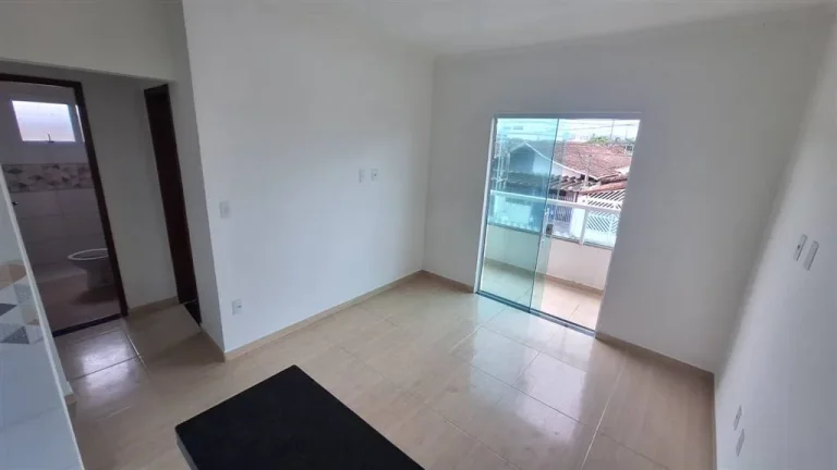 Imagem Casa 2 dormitórios com sacada a venda em Praia Grande 200metros da praia