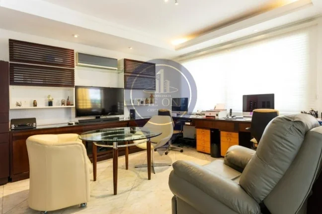 Imagem Imóvel de luxo em condomínio na Chácara Monte Alegre, São Paulo-SP: 5 quartos, 5 suítes, 5 salas, 9 banheiros, 953m² de área. Venda ou locação!