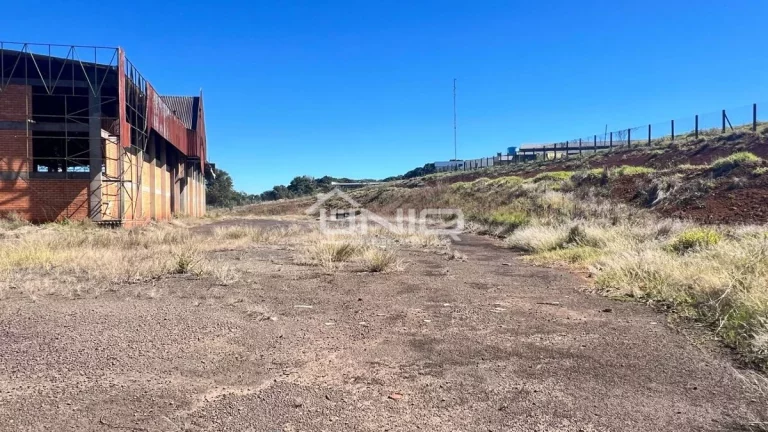 Imagem Terreno Empreendimento Comercial de Baracões - Bairro Planalto / BR 158
