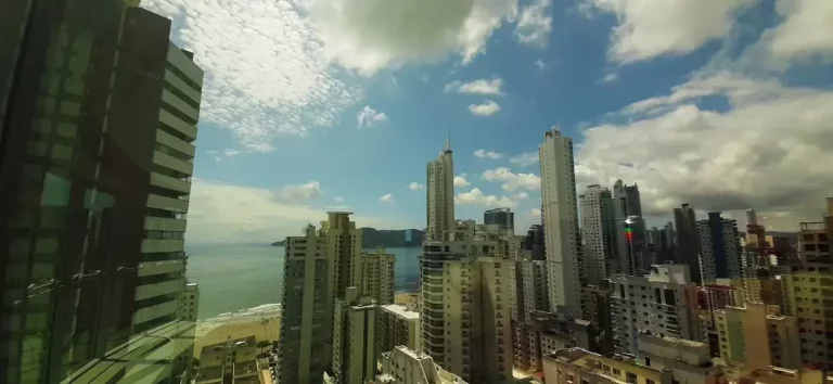 Imagem Apartamento com 4 dormitórios sendo 2 suítes e 3 vagas de garagem em Balneário Camboriú/SC