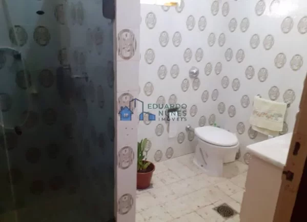 Imagem CASA COM 04 QUARTOS, 03 VAGAS, RUA PLANA NA SERRA
