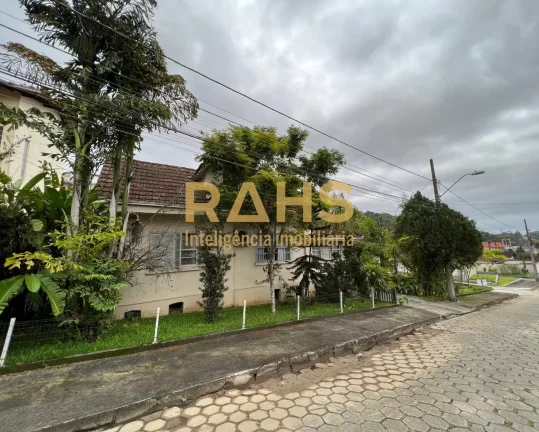 Imagem Terreno plano no Bairro Glória, com 702,75 m2, localização privilegiada, rua lateral da Rua XV de...