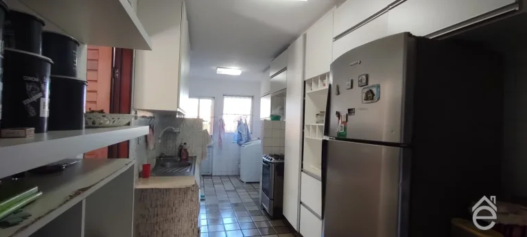 Imagem Apartamento á venda na Jatiúca, 3/4, 2 suites, 200m da praia, 100m2 ótimo local