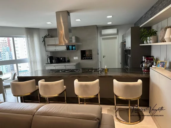 Imagem Apartamento 4 ou + dormitórios para Venda em Balneário Camboriú / SC no bairro Centro