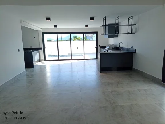 Imagem Casa Nova com Arquitetura Moderna à Venda em Condomínio Fechado na Cidade de Peruíbe.