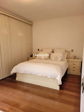 Imagem Casa com piscina bem localizada