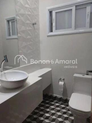 Imagem Esta linda casa térrea está à venda no Condomínio Terras do Cancioneiro em Paulínia. São 3 qua...