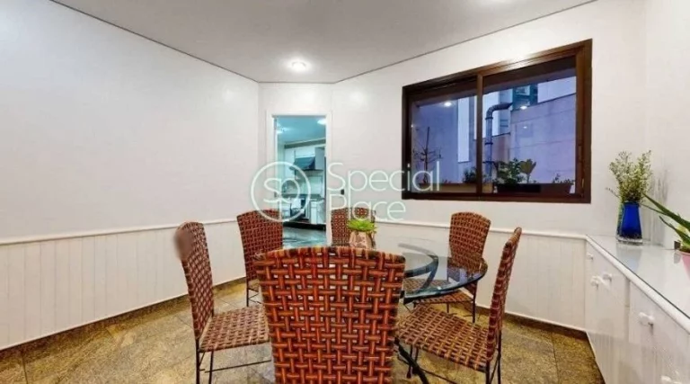 Imagem Lindo apartamento em Higienópolis com 390m² de área privativa, 4 dormitórios ( 2 suítes ) e 4 v...