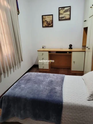 Imagem Casa com piscina bem localizada