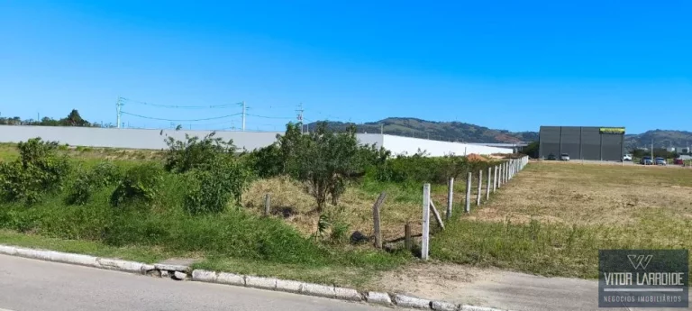 Imagem Terreno de 2.112m² à Venda na Avenida Pedro Zapelini