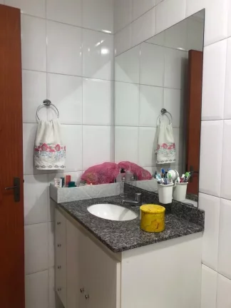 Imagem Ótimo apartamento no bairro Alto com;- 2 dormitórios sendo 1 suite com armário embutido no banhei...