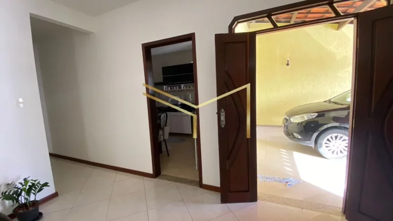Imagem Casa ideal, para uma familia com dois filhos, ou mais, que gosta de espaço e conforto. Localizada próximo a comércios.