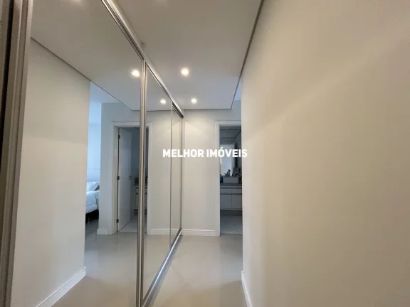 Imagem Apartamento á venda mobiliado e decorado, com 3 dormitórios e 2 vagas de garagem no centro de Balneário Camboriu