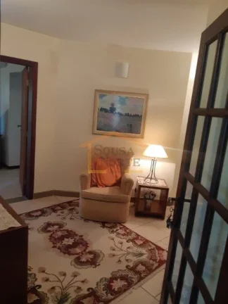 Imagem Casa em condomínio fechado, Imóvel térreo com desnível entre a área social e a área íntima, e...