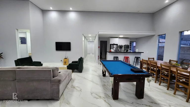 Imagem Casa de alto padrão com 4 suítes em conjunto residencial com controle de acesso