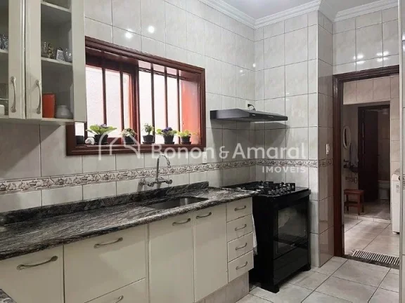 Imagem Esta casa é perfeita para quem busca uma localização privilegiada e segurança para sua família....